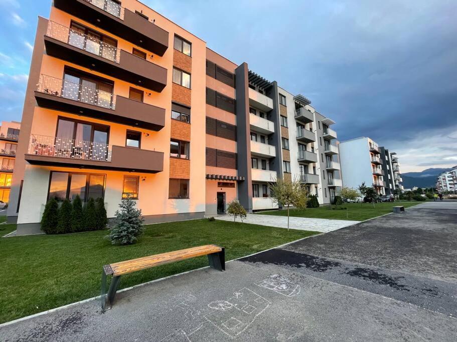 Minimalist Studio Apartment Braşov Extérieur photo