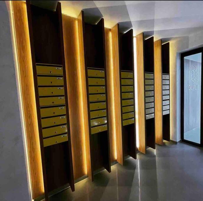 Minimalist Studio Apartment Braşov Extérieur photo