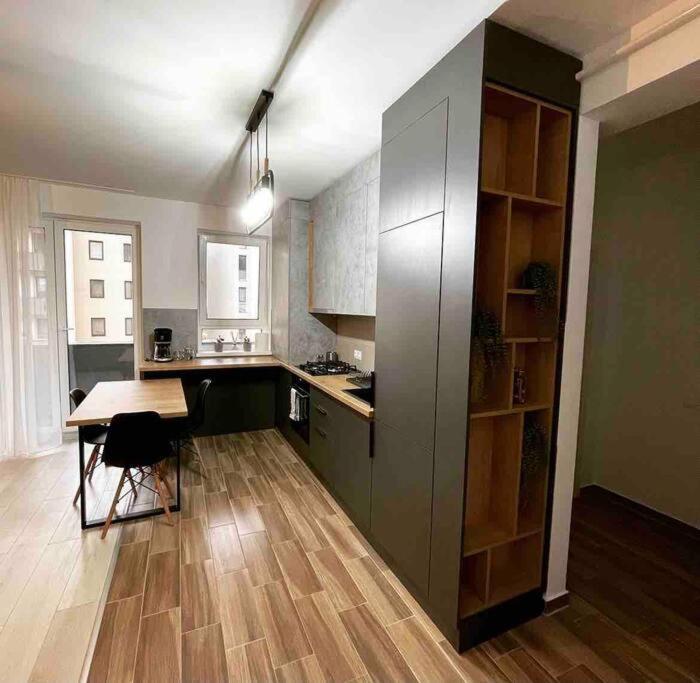 Minimalist Studio Apartment Braşov Extérieur photo