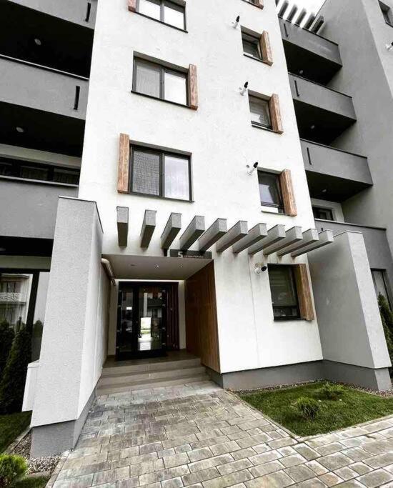 Minimalist Studio Apartment Braşov Extérieur photo